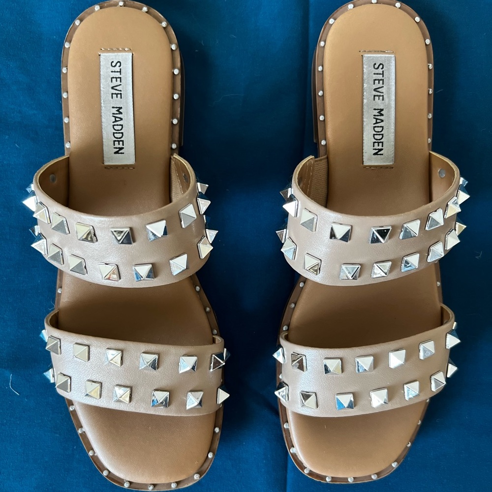 Steve Madden flat sandals